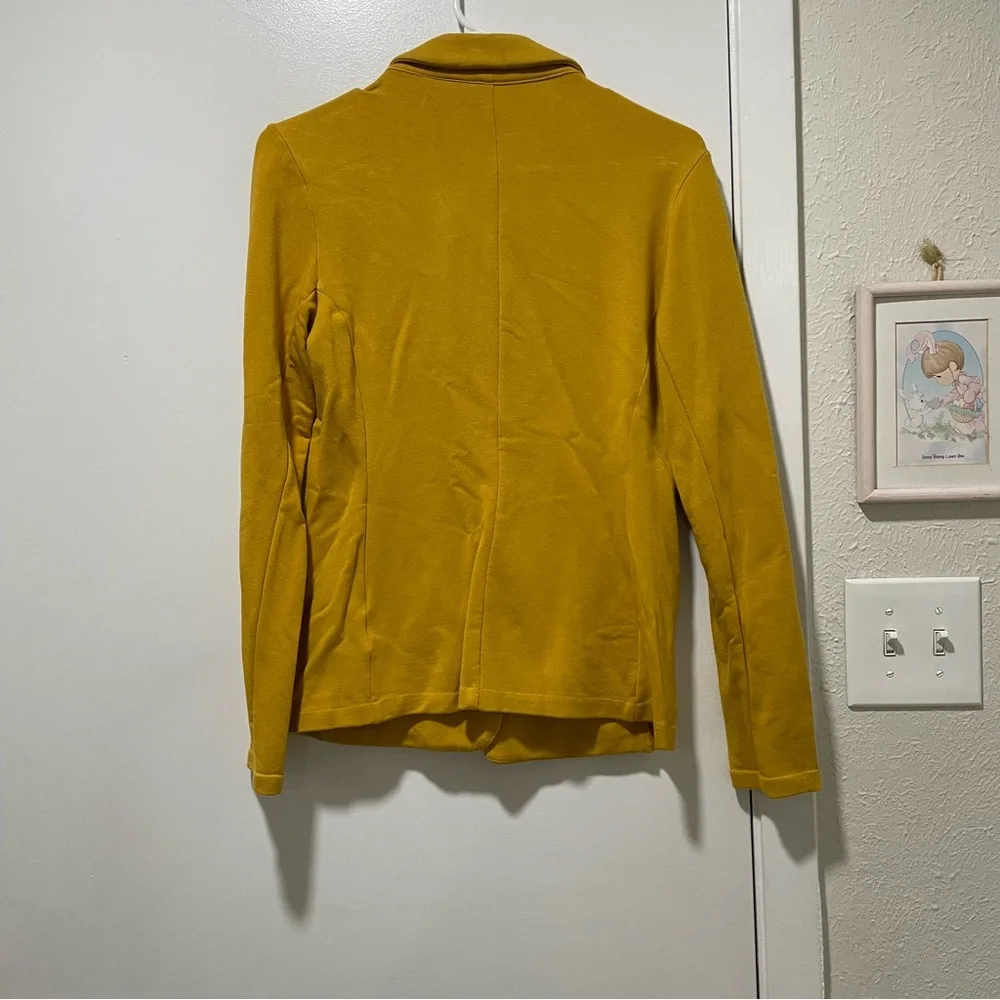 Tahari Women’s Yellow Knit Blazer